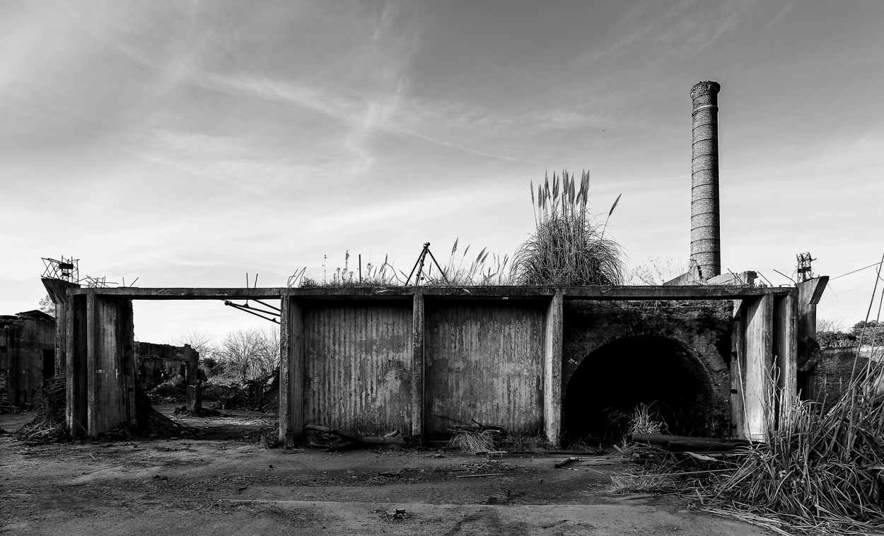 "ruinas / fabrica de cermicos Altamira" de Andres Gimenez
