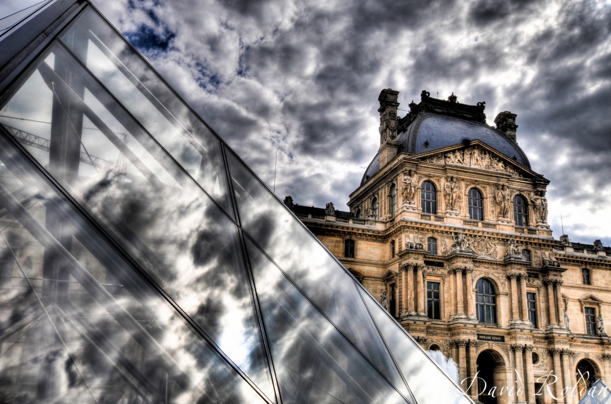 "reflejos del Louvre" de David Roldn