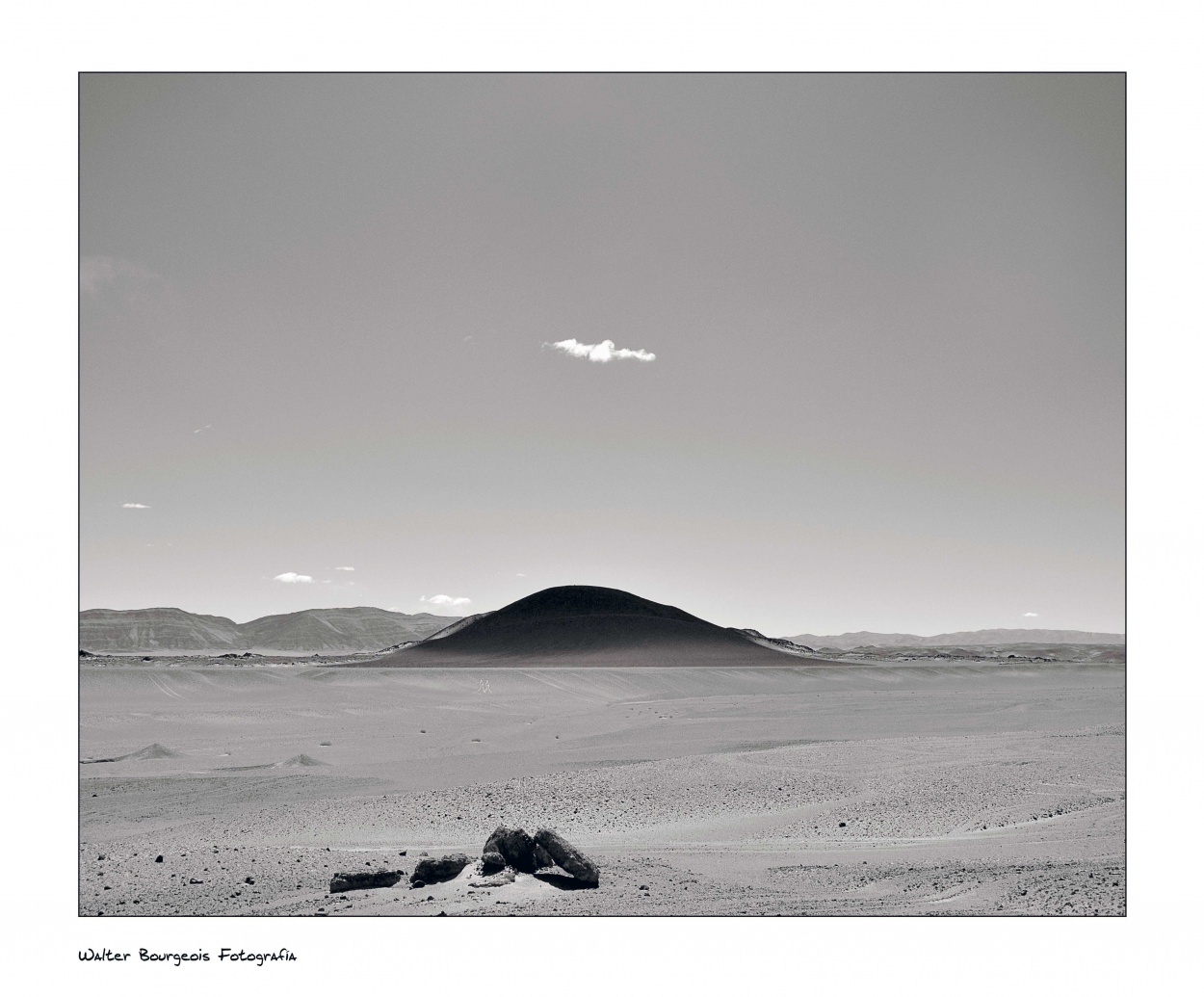 "Piedras y un volcn" de Walter Bourgeois