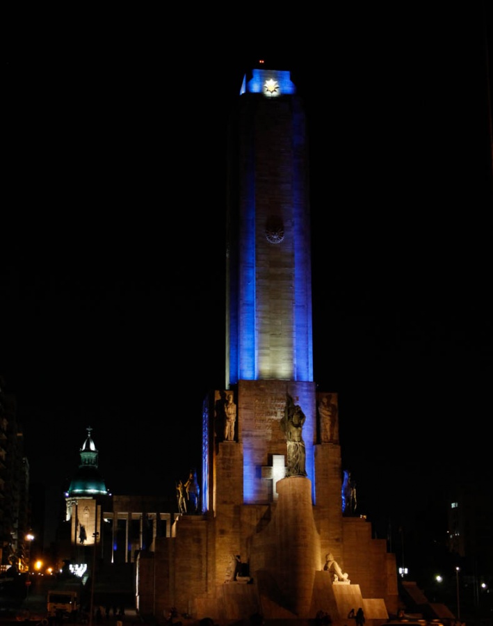 "Monumento a la bandera de noche" de Julio Gustavo Vergara