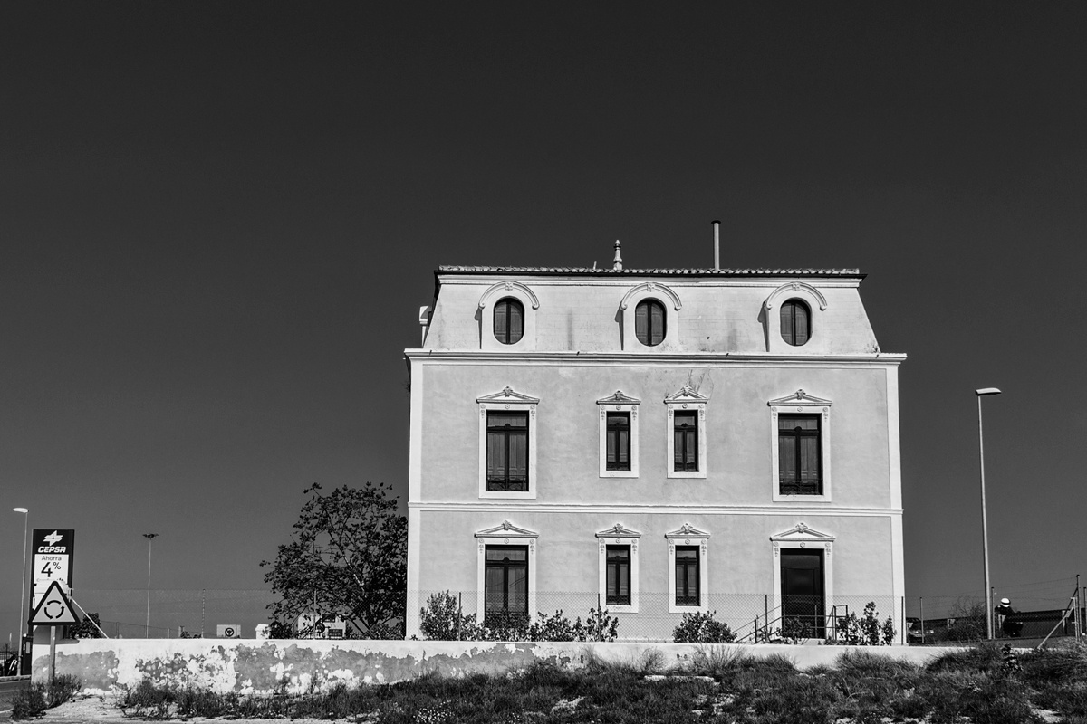 "Casa junto a la autovia" de Francisco Jos Cerd Ortiz