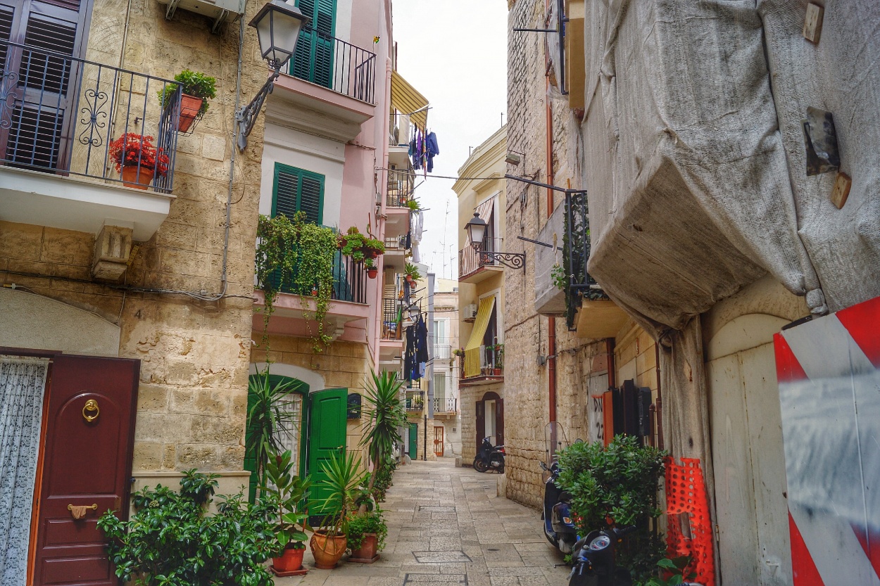 "Recorriendo Bari, Apulia, Italia." de Sergio Valdez