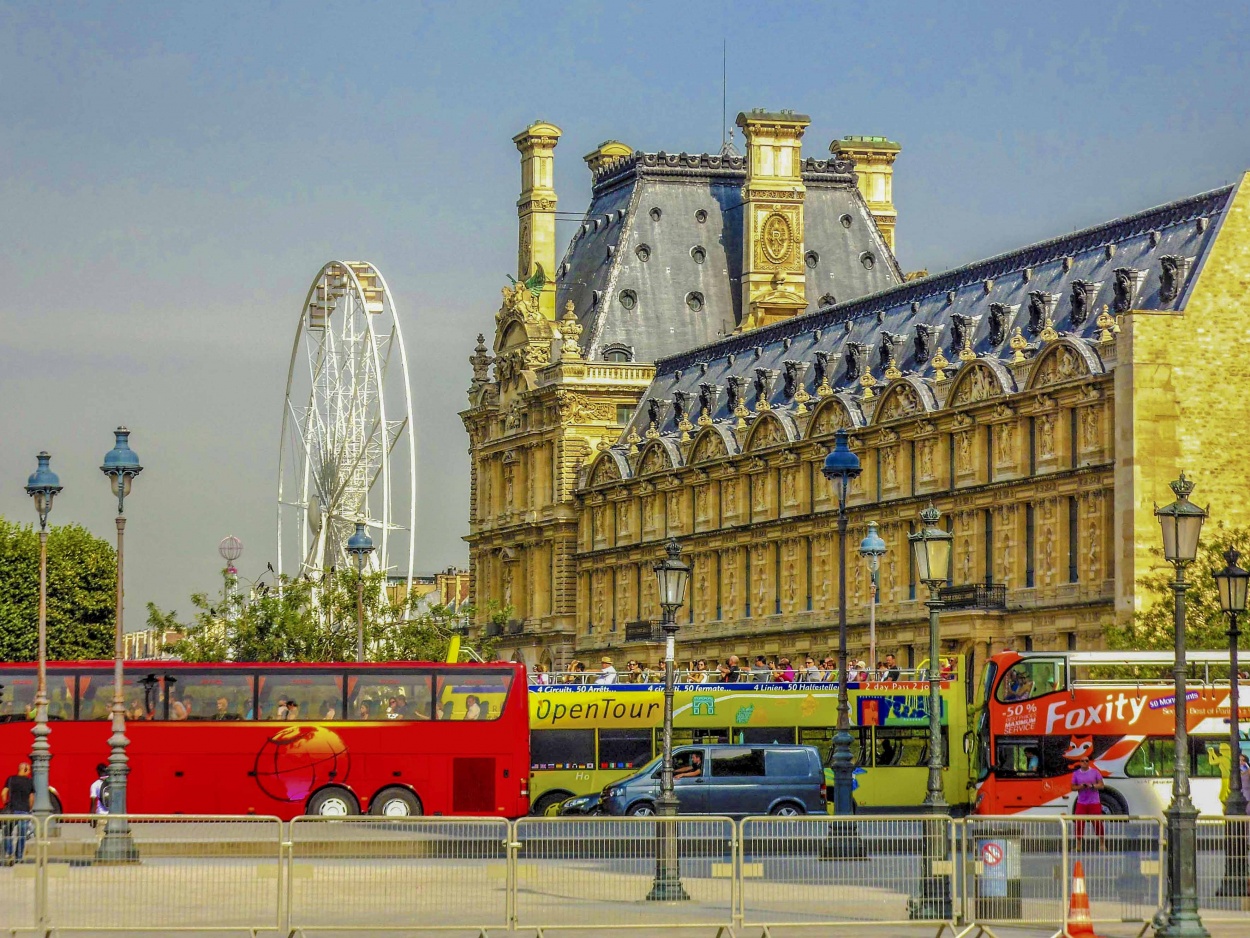 "Turismo en Paris" de Adriana Claudia Gallardo