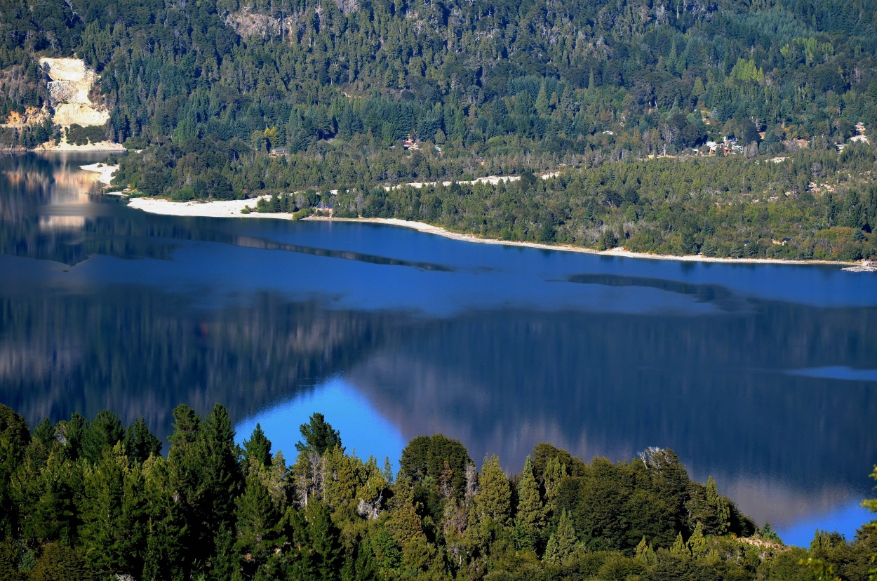 "` Reflejos en el Lago `" de Hector Mao