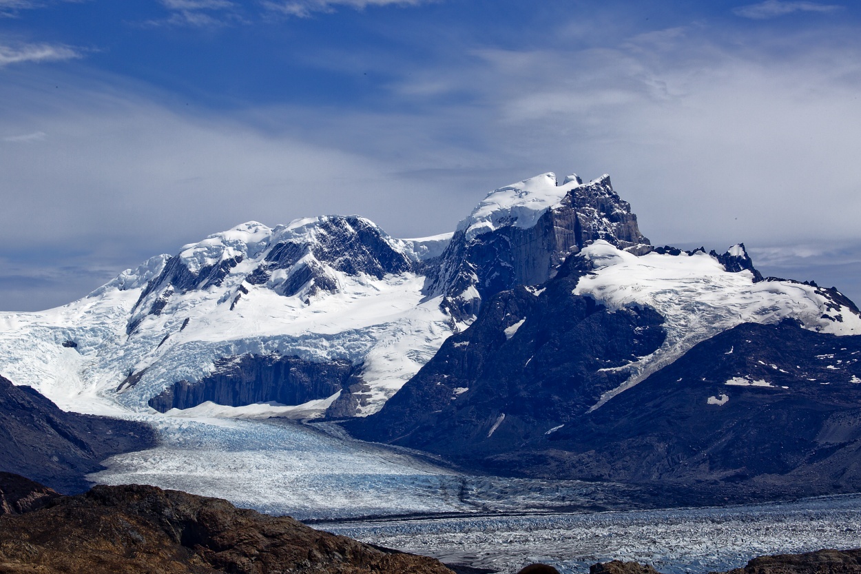 "Glaciar Bertachi unindose al Glaciar Upsala" de Gustavo Acosta