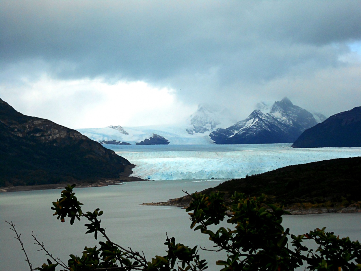 "Llegando al glaciar Perito Moreno" de Ricardo S. Spinetto