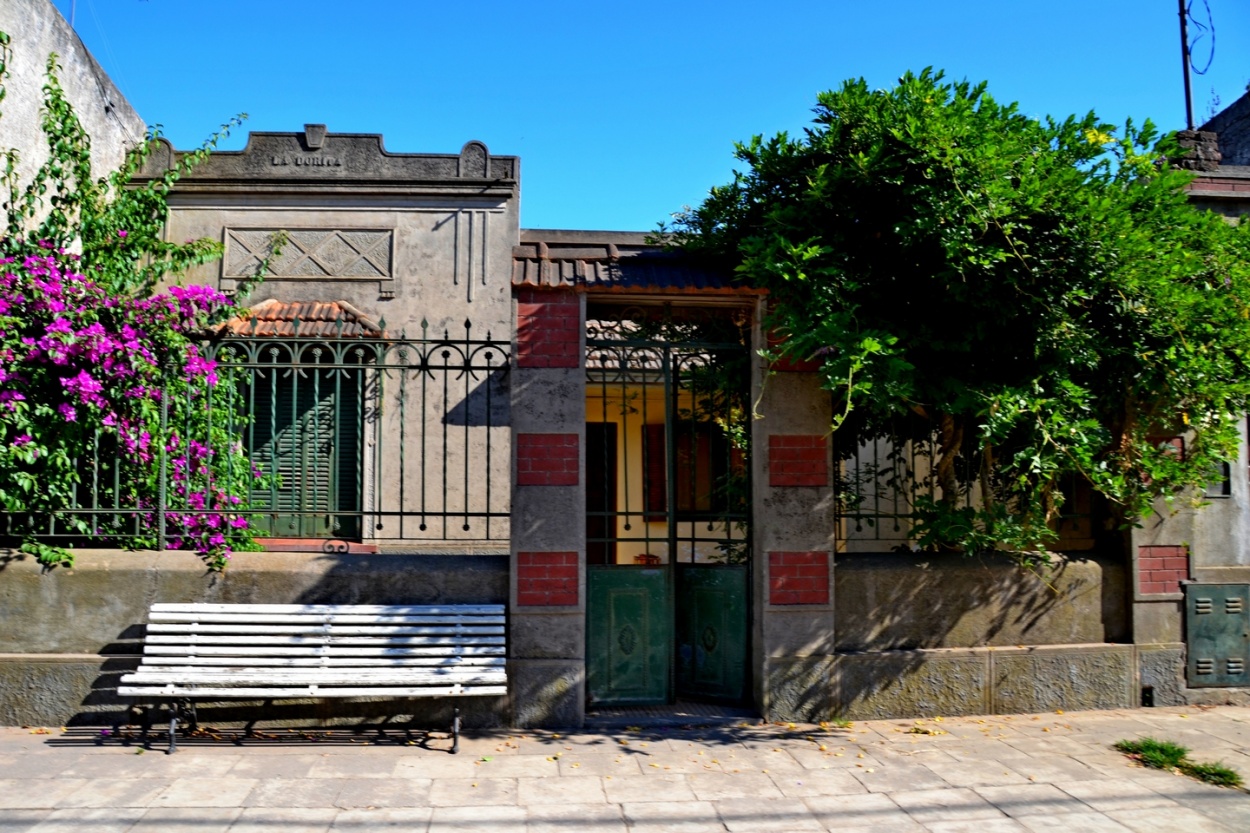 "La casona" de Carlos D. Cristina Miguel