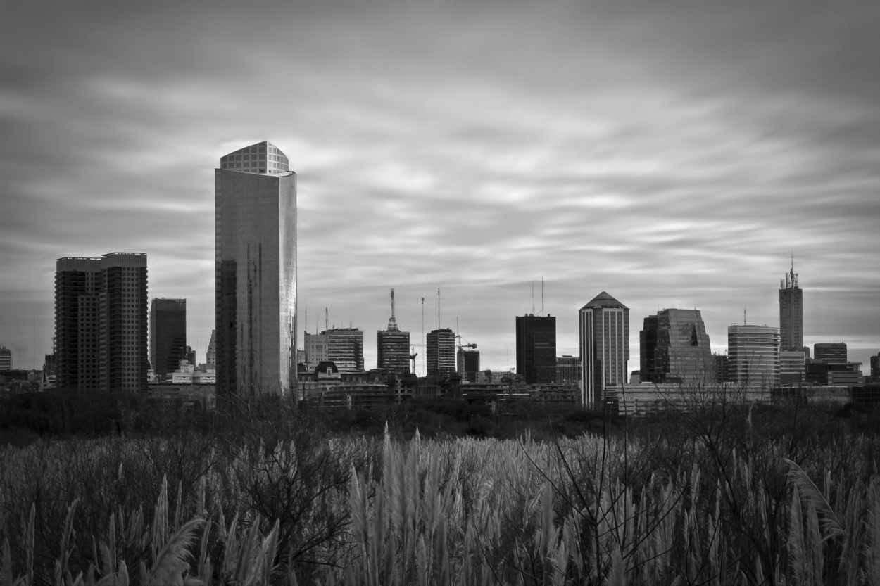 "La ciudad desde el rio" de Jorge Iriarte