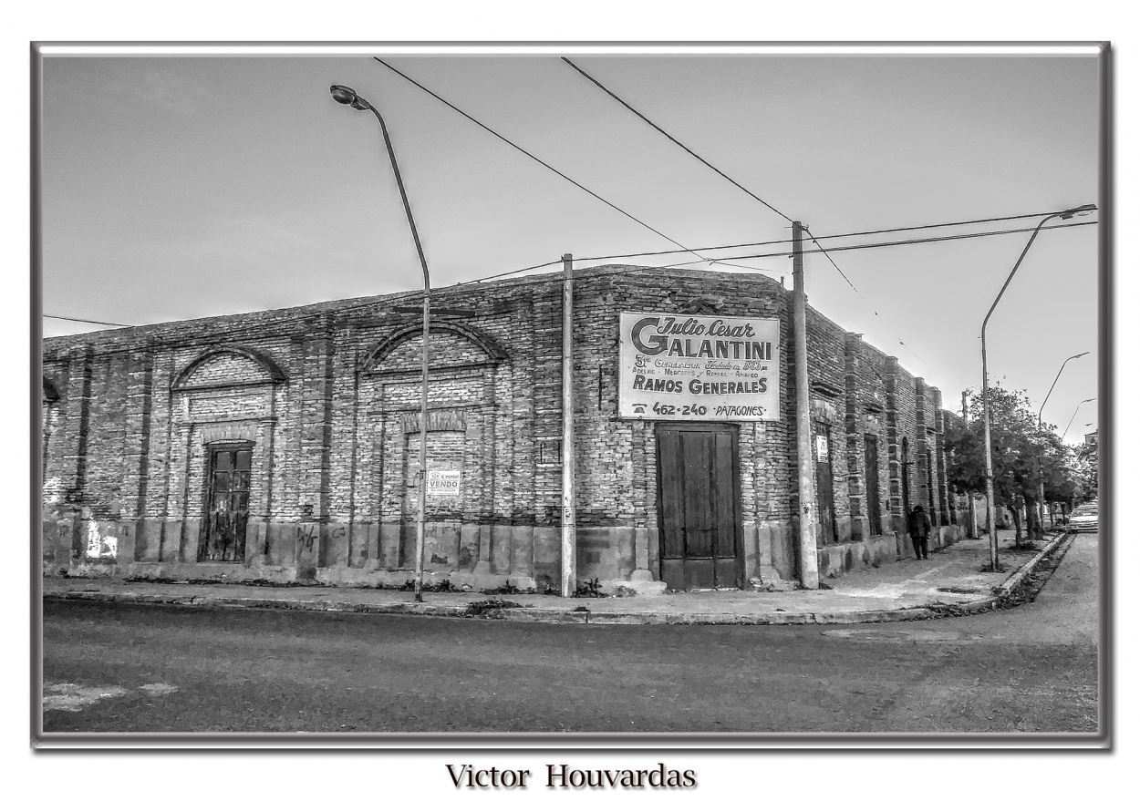 "POR LAS CALLES DEL OLVIDO" de Victor Houvardas