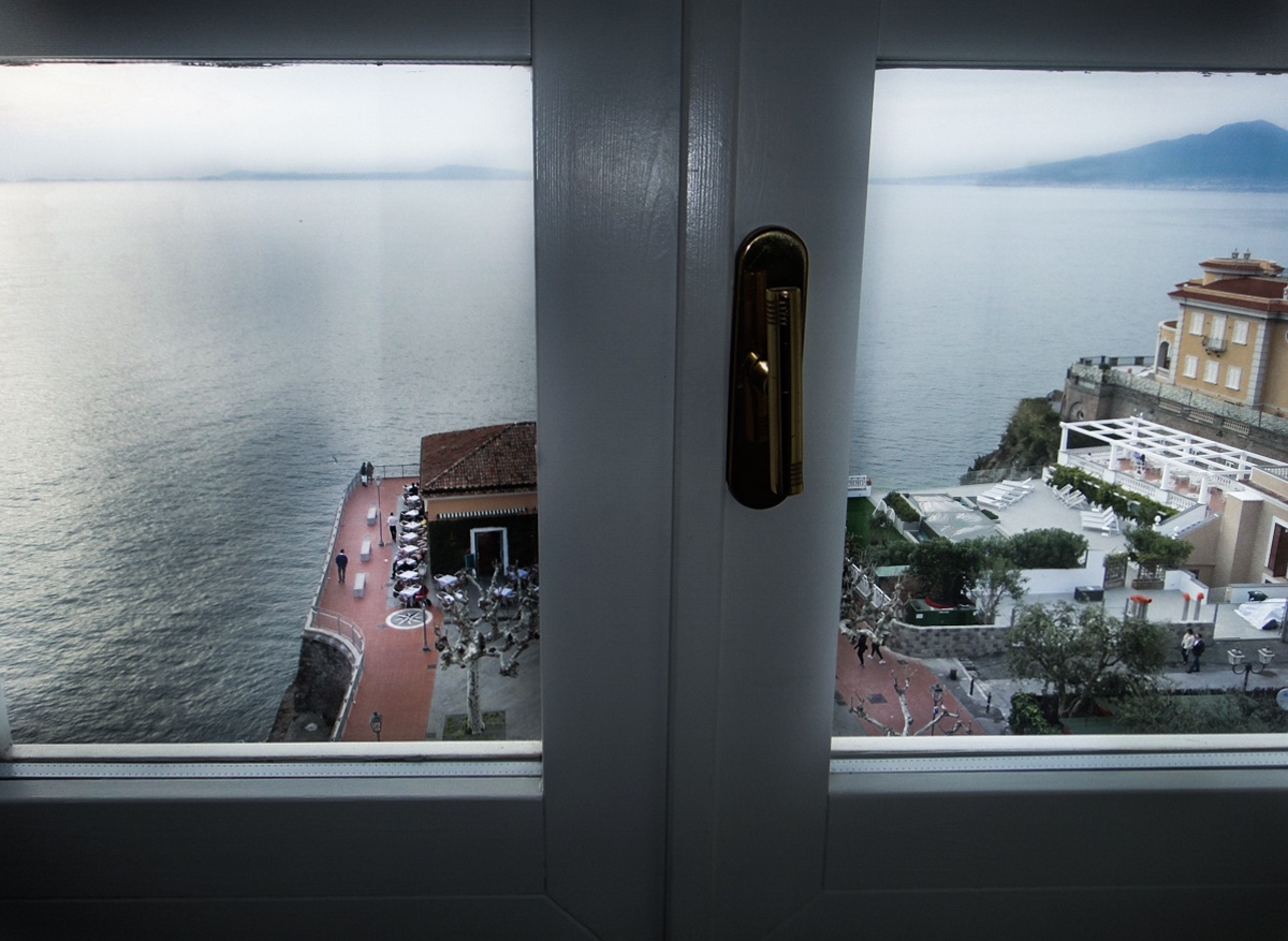 "` DESDE LA VENTANA `" de Graciela Larrama