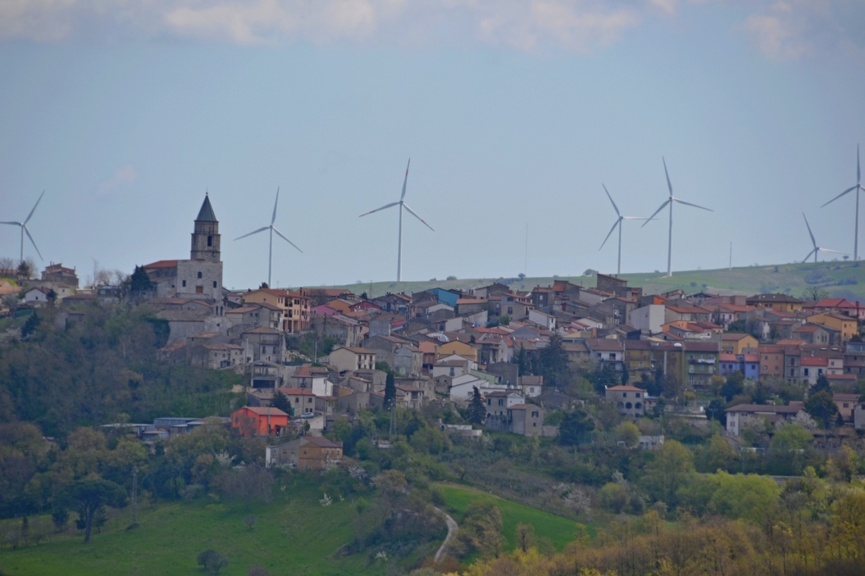 "El pueblo de los molinos" de Carlos D. Cristina Miguel