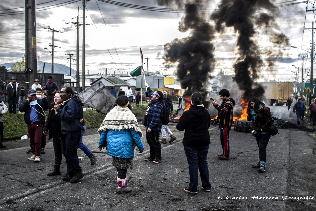 "Jaula de salmones corruptos" de Carlos Herrera Invisible Fotografa