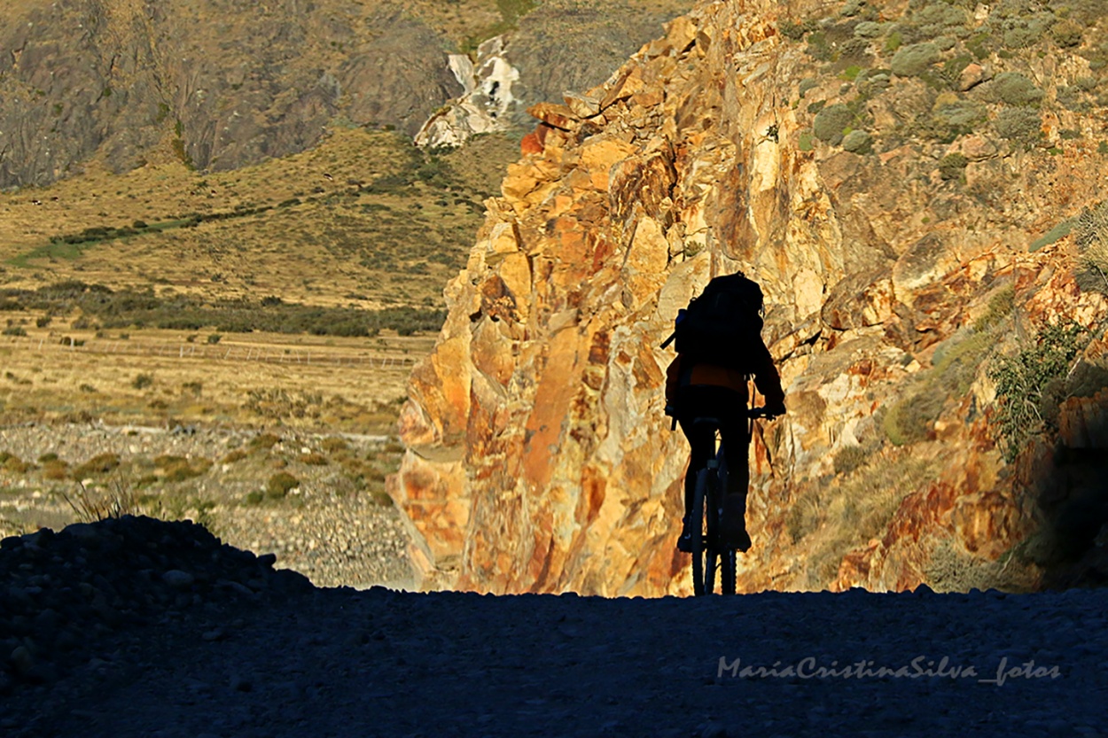 "Declives, curvas y ripios en Bici" de Maria Cristina Silva