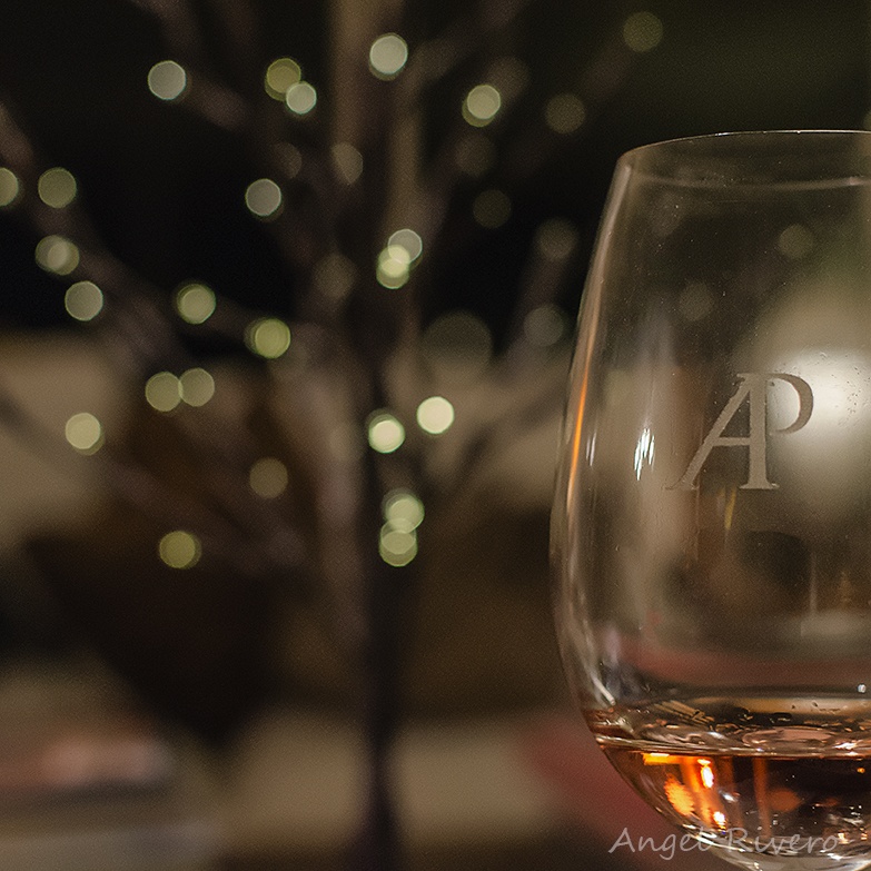 "Vino y bokeh" de Angel Rivero