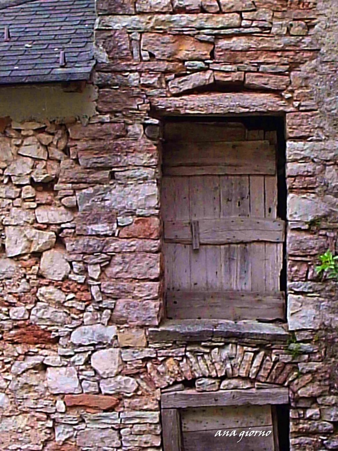 "piedras y madera" de Ana Giorno