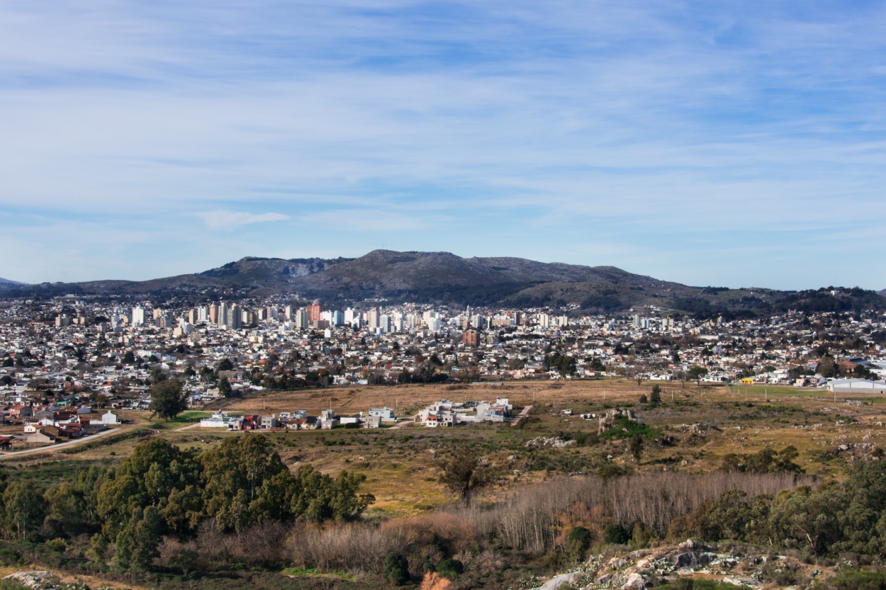 "` LA CIUDAD`" de Graciela Larrama