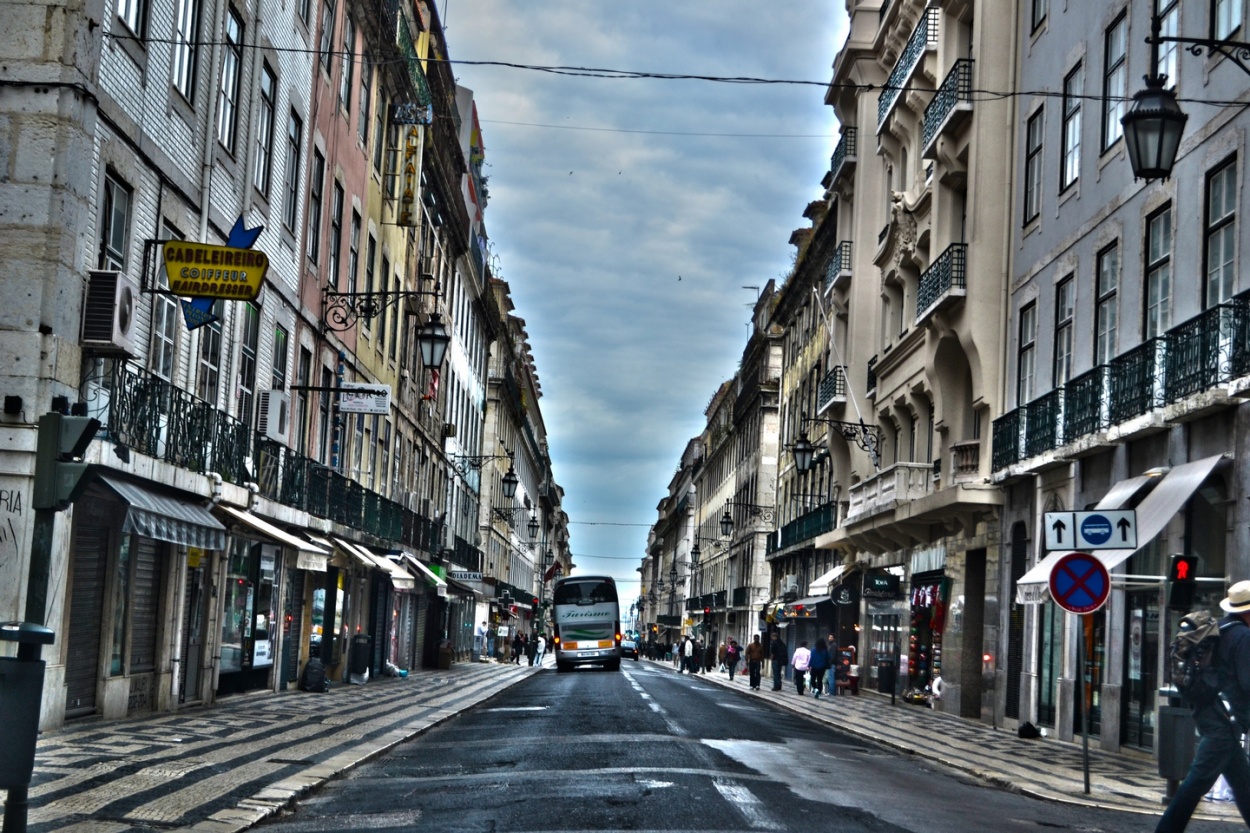 "El despertar de la ciudad" de Carlos D. Cristina Miguel