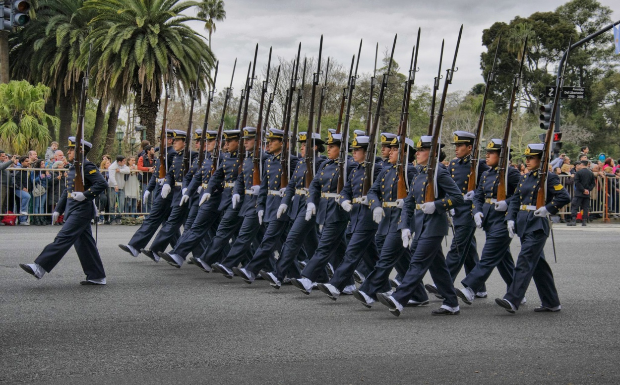 "Desfile Militar" de Jose Carlos Kalinski