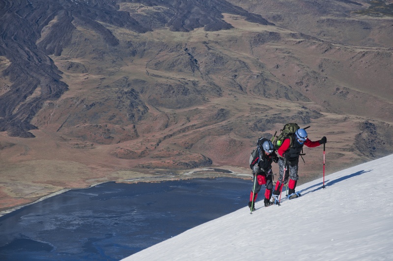 "En busca de la cumbre (Huaille)" de Osvaldo Sergio Gagliardi