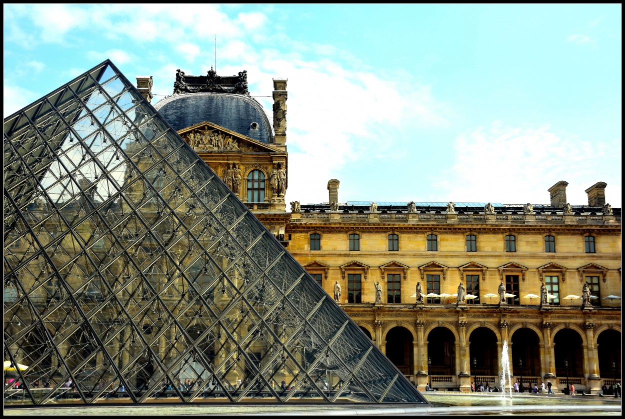 "LOUVRE" de Elisa Reynoso