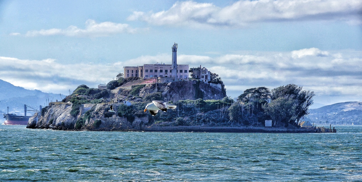 "Alcatraz Federal Penitentiary, San Francisco Bay." de Sergio Valdez