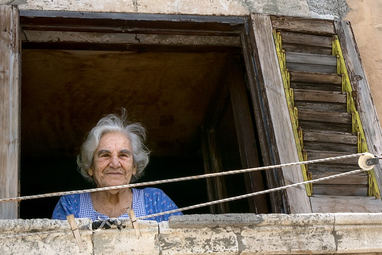 "SERAFINA, UNA DOLCE NONNA MAFIOSA?" de Carlos Costamagna