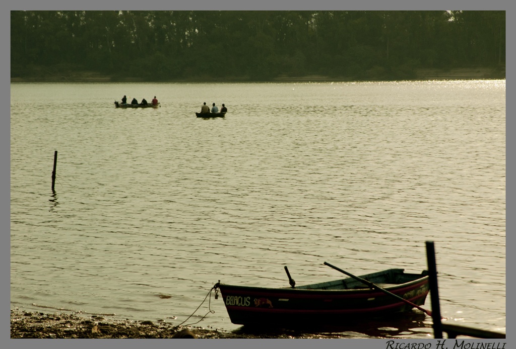 "Pescando en domingo" de Ricardo H. Molinelli