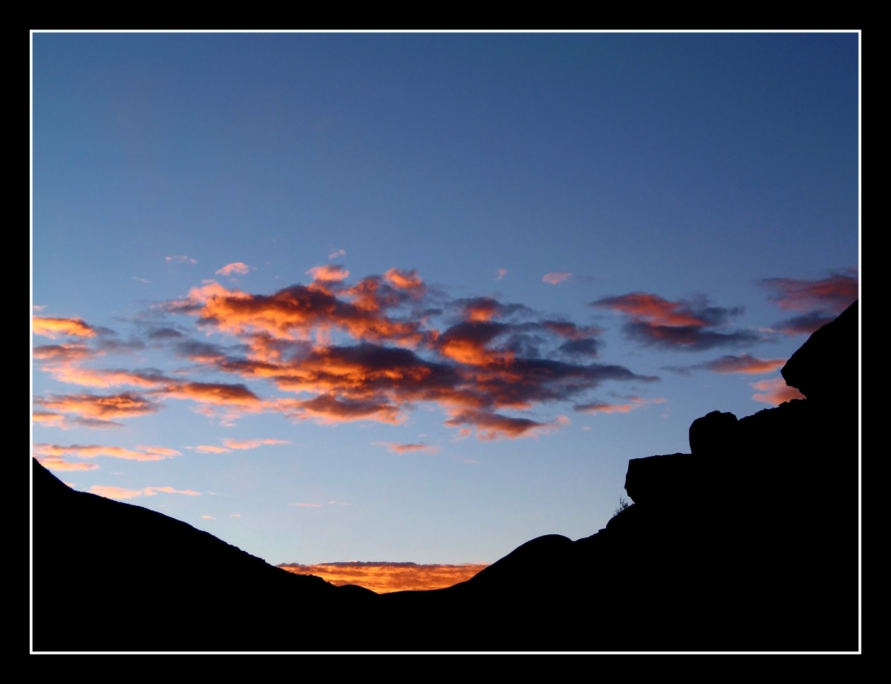 "piedras y nubes al atardecer" de Marcos Pedro Escudero