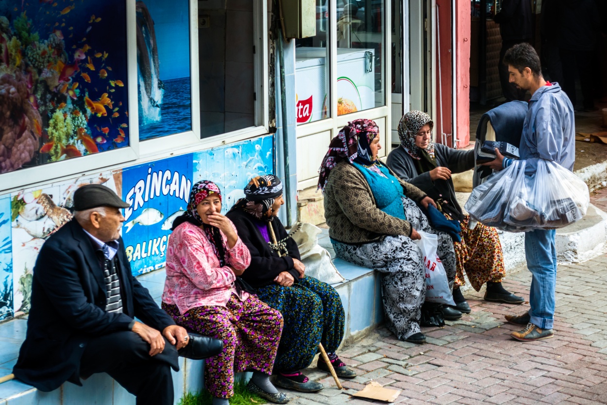 "GILGAMESH, COMERCIANTE AMBULATORIO EN BERGAMA" de Carlos Costamagna