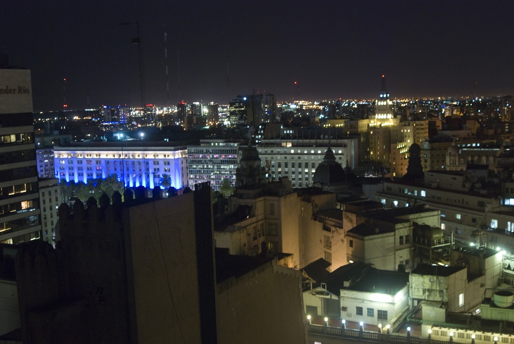 "plaza de mayo nocturna" de Ricardo Clodomiro Torres