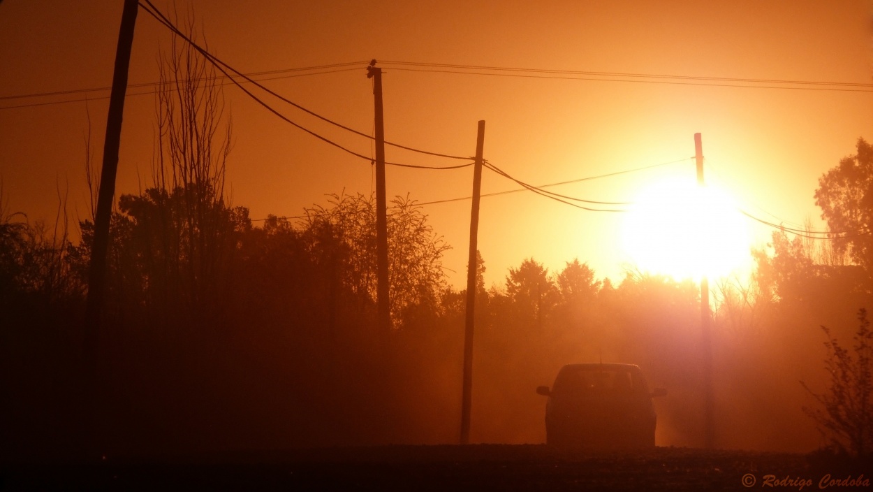 "Atardecer sobre la ruta." de Rodrigo Cordoba