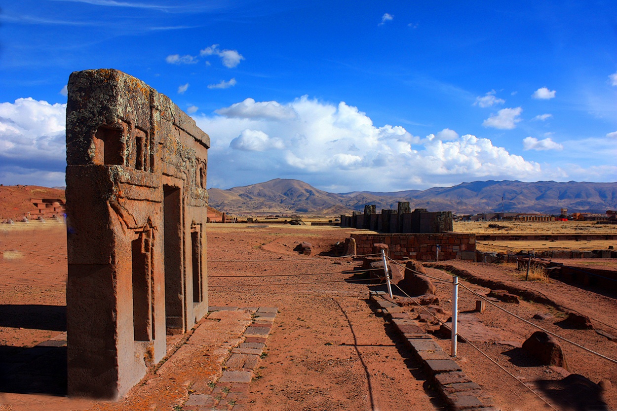 "`La Puerta del Sol` (Tiwanaku)" de Alberto Jara