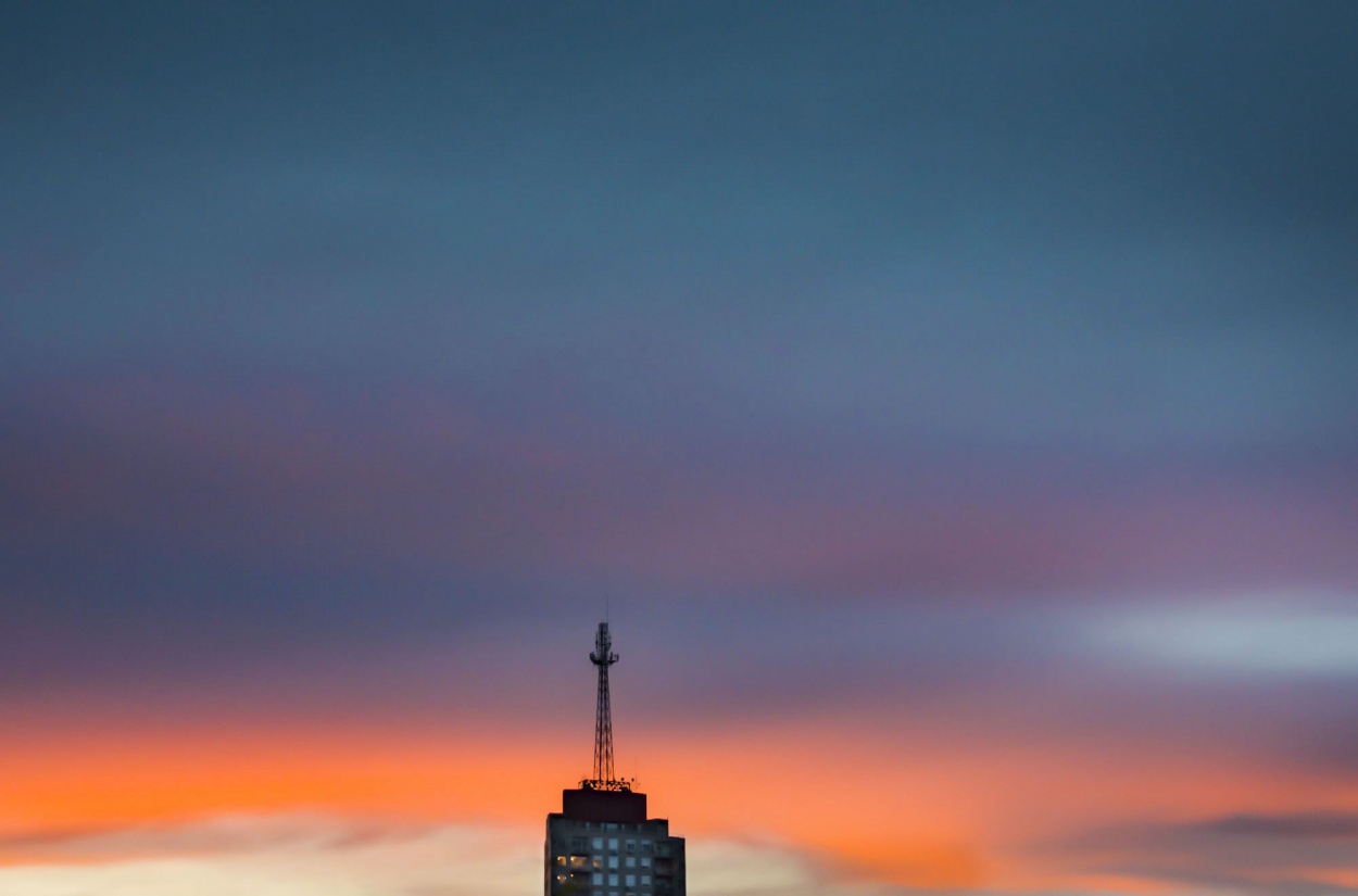 "` LA TORRE EN EL ATARDECER `" de Graciela Larrama