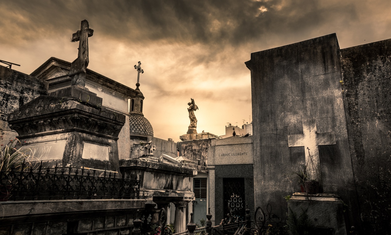 "Cementerio de la Recoleta" de Nicols Echevarra