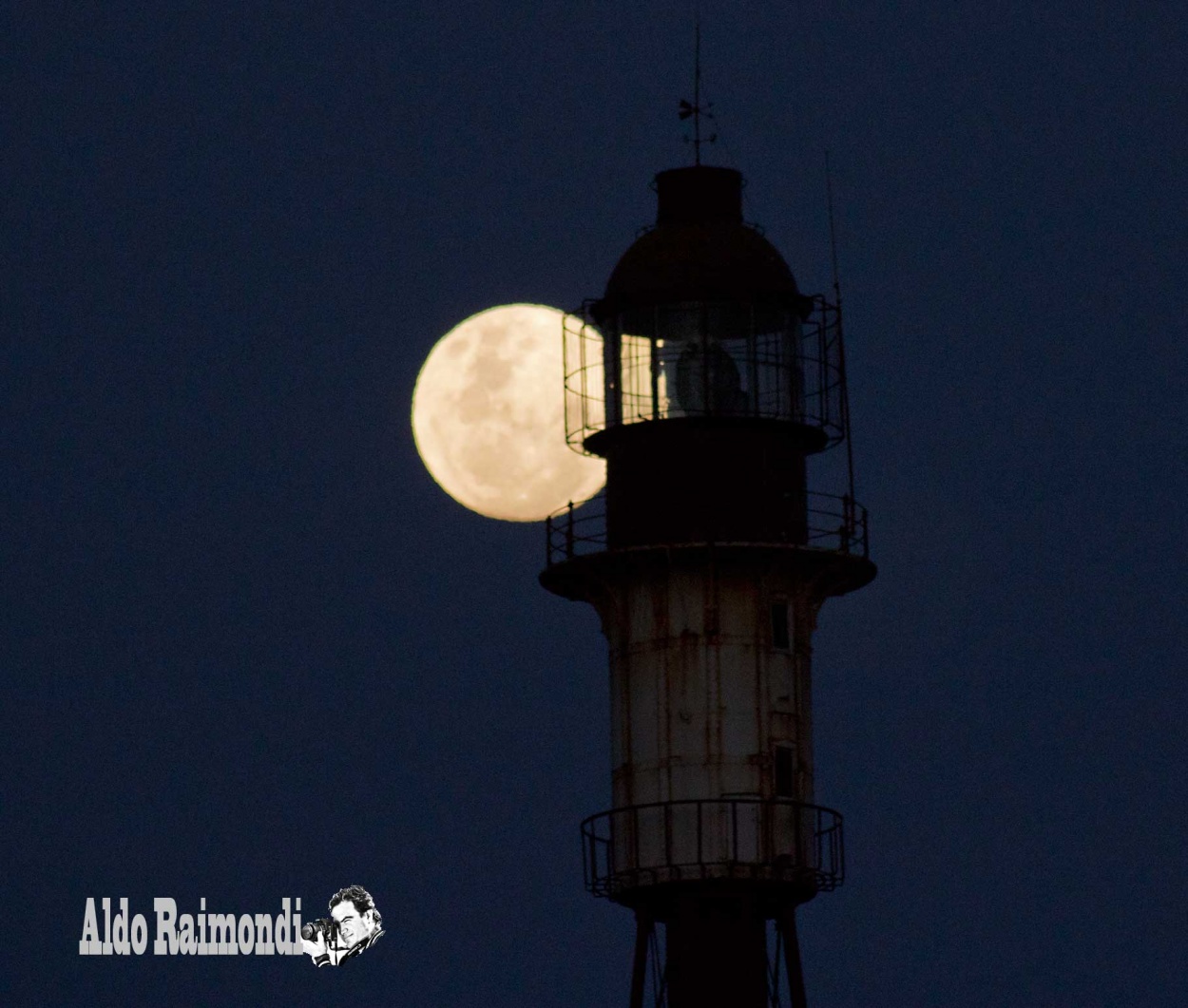 "SuperLuna en Monte Hermoso" de Aldo Javier Raimondi