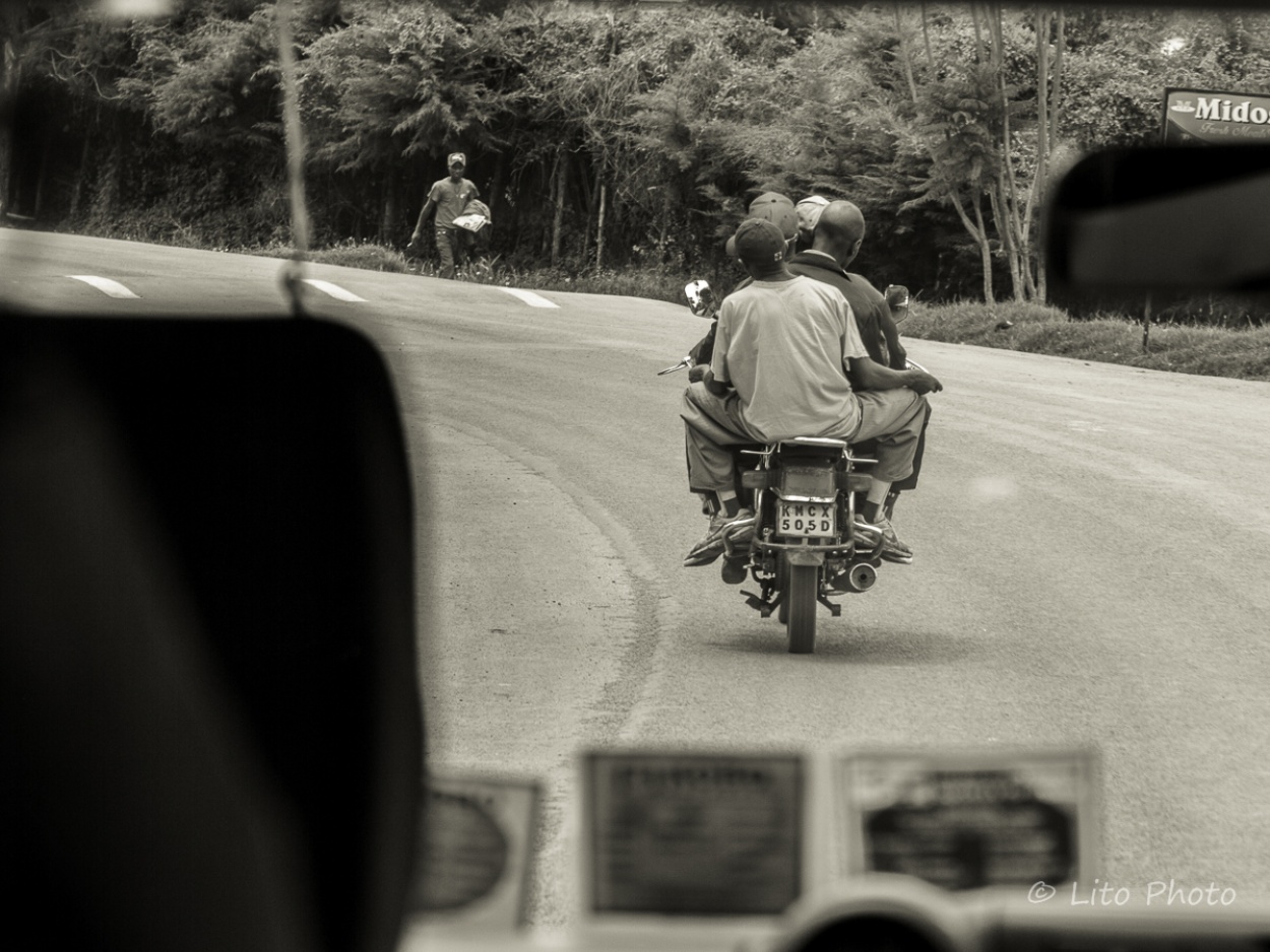 "Motorizados" de Angel Triana