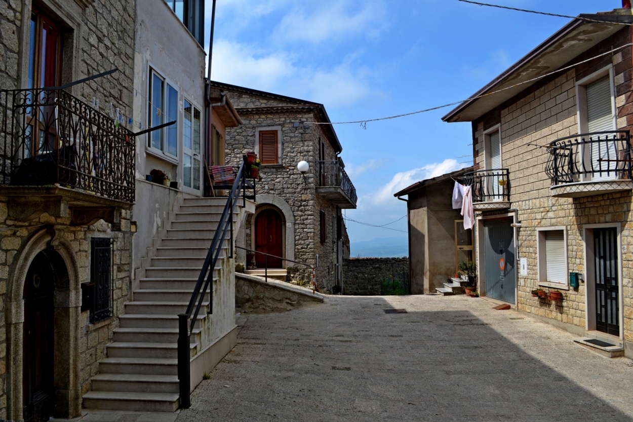 "Casas de piedra" de Carlos D. Cristina Miguel