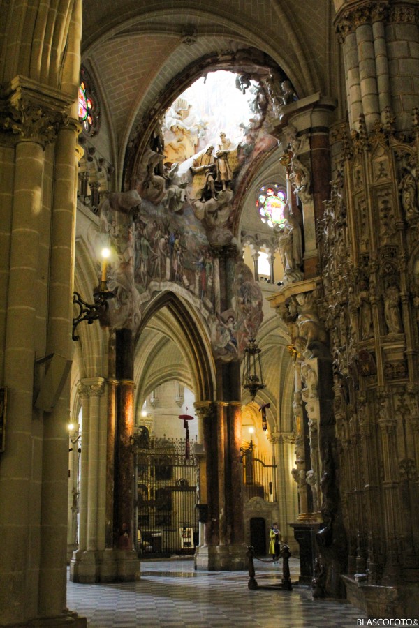 "Interior de la Catedral de Toledo" de Luis Blasco Martin