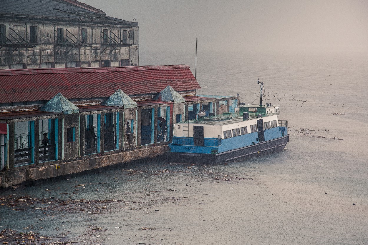 "LLueve en el puerto" de Carlos Gianoli