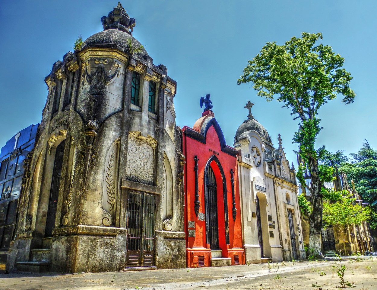 "Cementerio, La Plata" de Kile Zabala