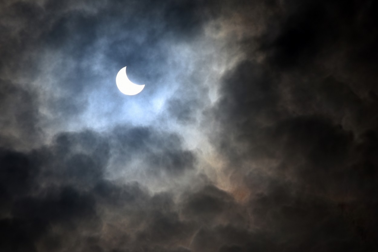 "eclipse y tormenta..." de Ariel Di Gioia