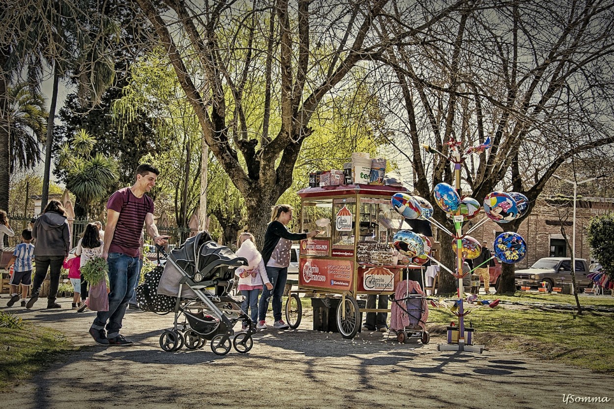 "En la plaza del pueblo" de Luis Fernando Somma (fernando)