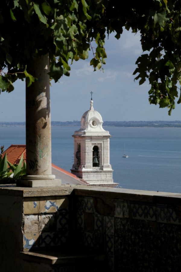 "Olhando ao Tejo." de Francisco Luis Azpiroz Costa