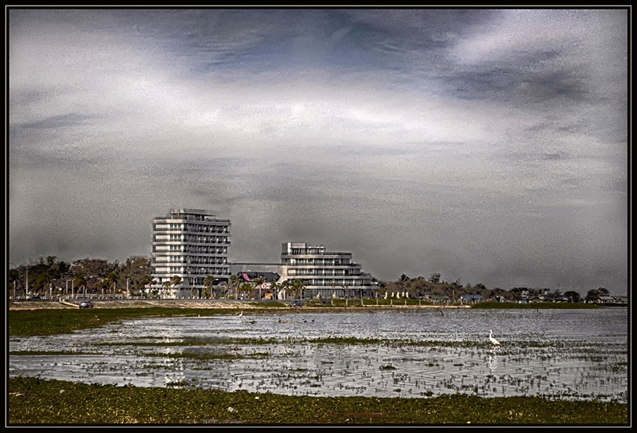 "A orillas del lago" de Ruben Perea