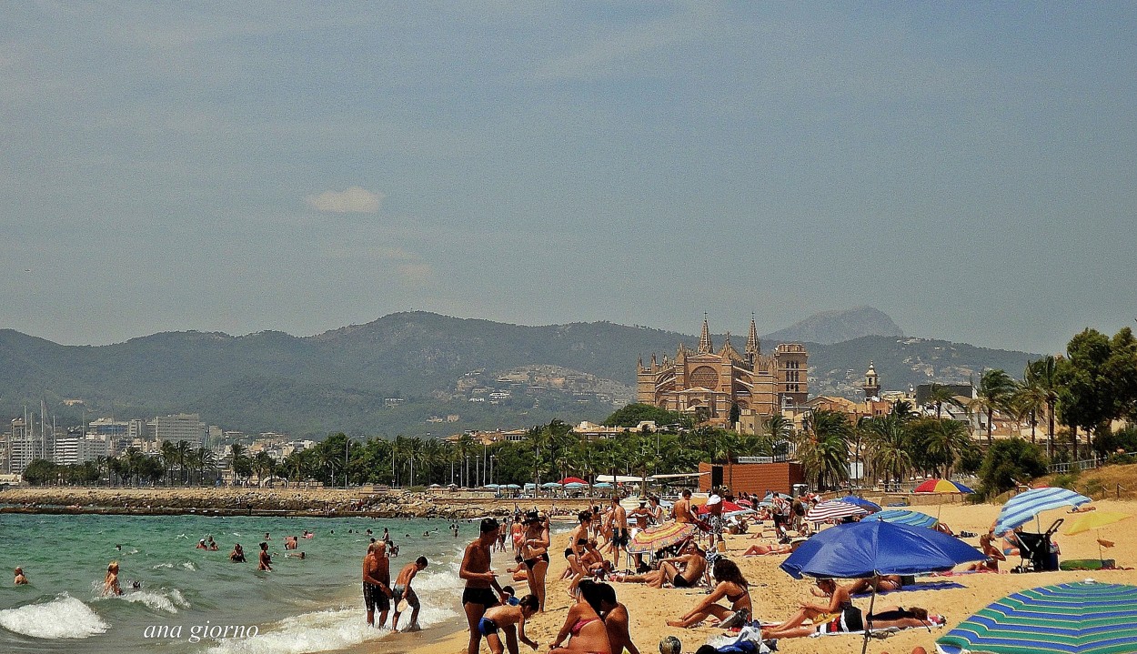 "Mediodia en la playa," de Ana Giorno