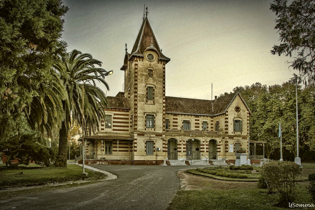 "Edificio principal" de Luis Fernando Somma (fernando)