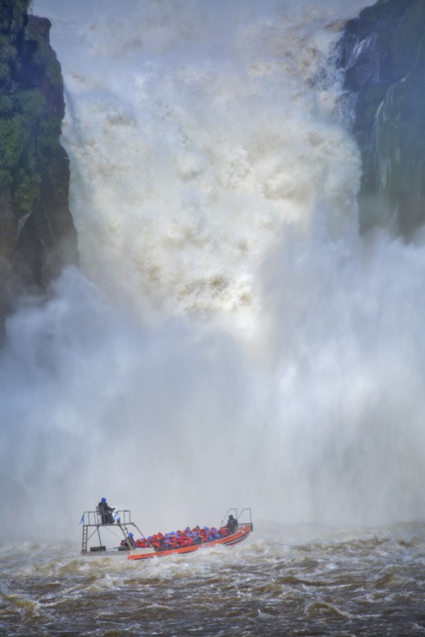 "Saltos del Iguaz" de Osvaldo Sergio Gagliardi