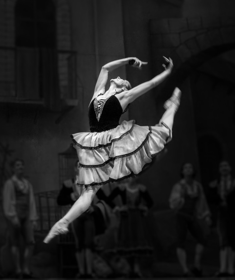 "Danzando" de Lorna Aguirre