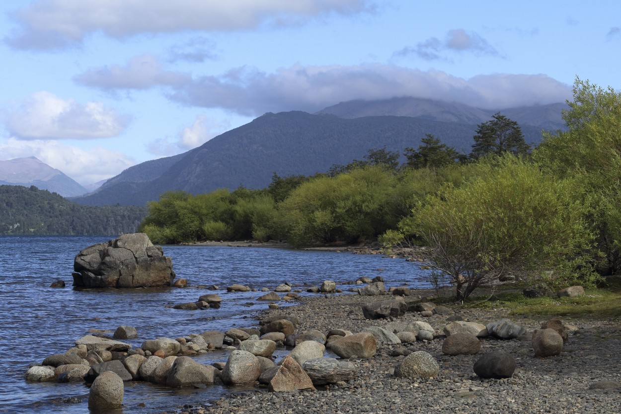 "Entre las rocas" de Natalia Harosteguy