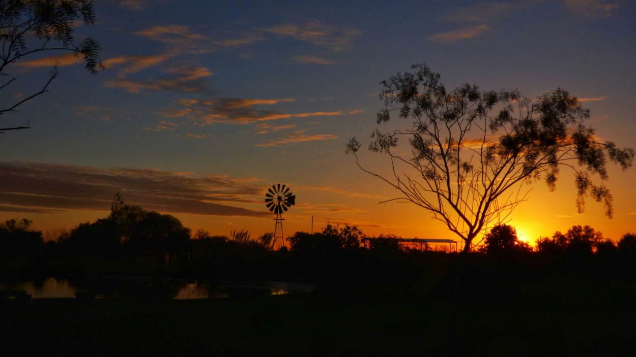 "Atardecer en la Granja.!!!!" de Carlos Dichiara